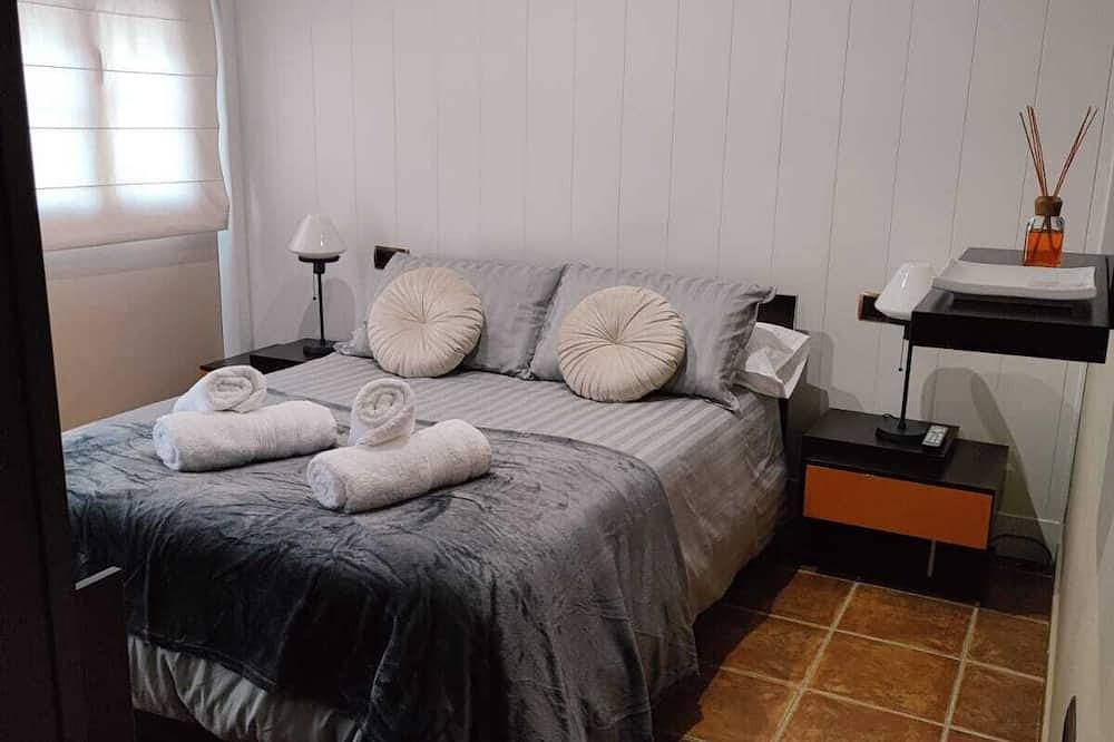 Casa de tres dormitorios cinco baños patio con piscina parkin privado in Arriate, Provincia de Málaga