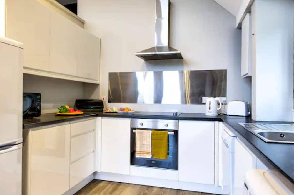 Thelodge - sleeps 4 guests  in 2 bedrooms in Loch Lomond, Argyll & Bute