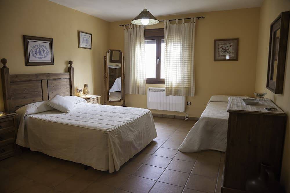 Looking For A Rural House In Salamanca? Perfect, You Have Already Found It. in Sotoserrano, Parque Natural de Las Batuecas - Sierra de Francia