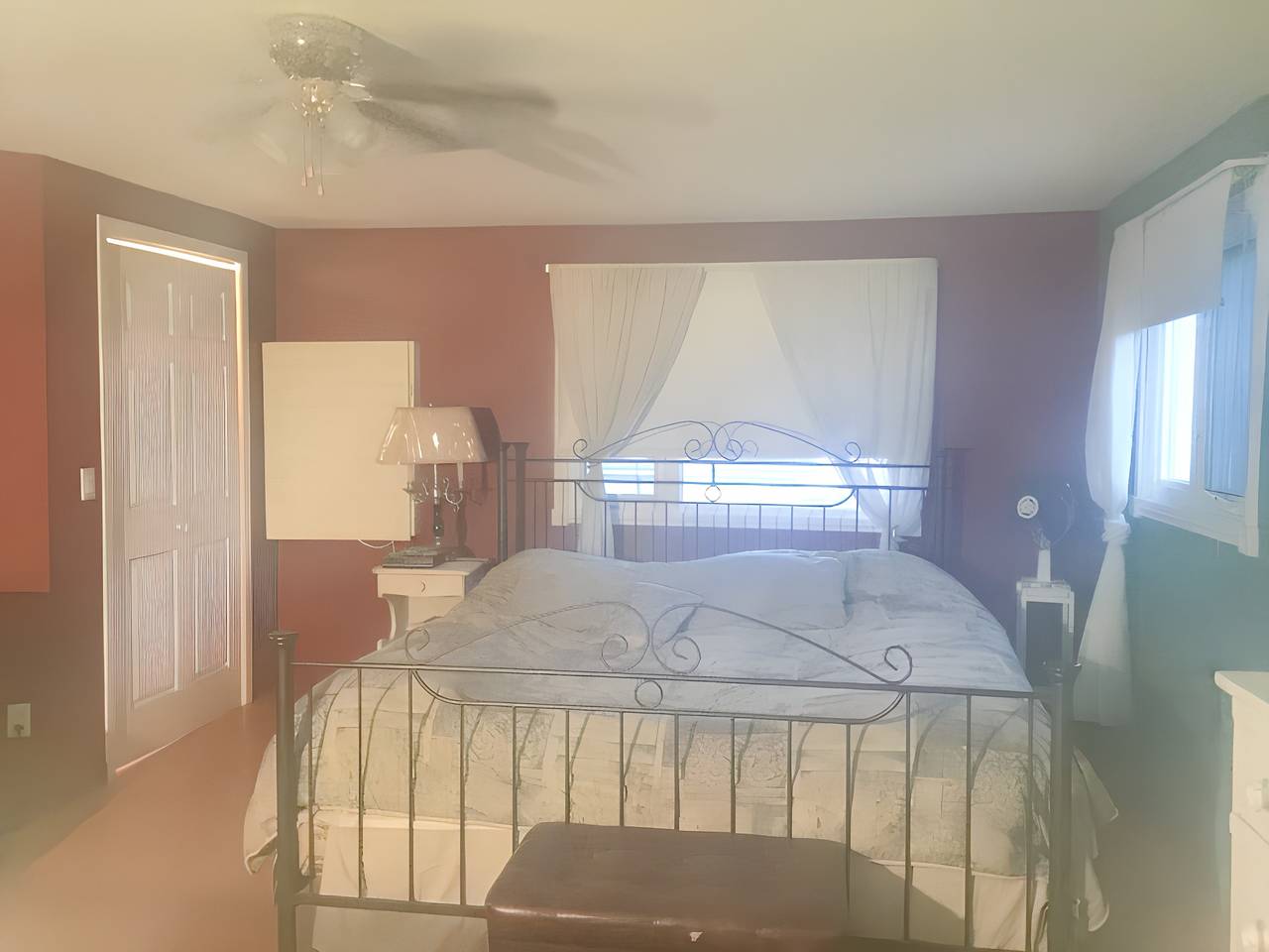 Mysigt chalet vid sjön i Mashteuiatsh med bubbelbad in Saguenay–Lac-Saint-Jean