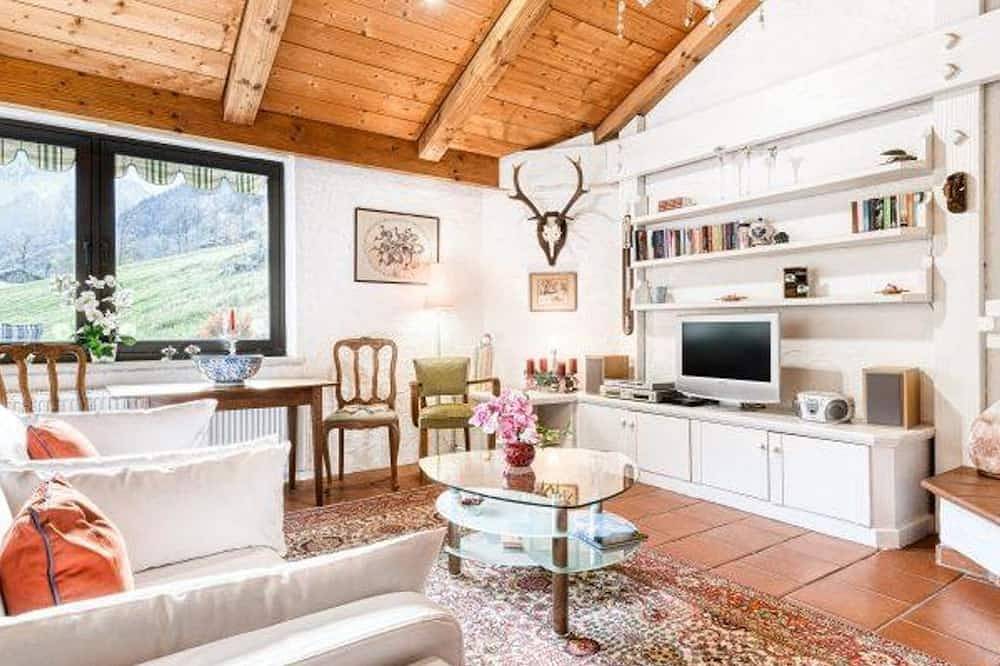 Apartamento inteiro, Chalet Zentral Bach by A-Appartments - Holiday apartment in Rätikon mountain range, Brand