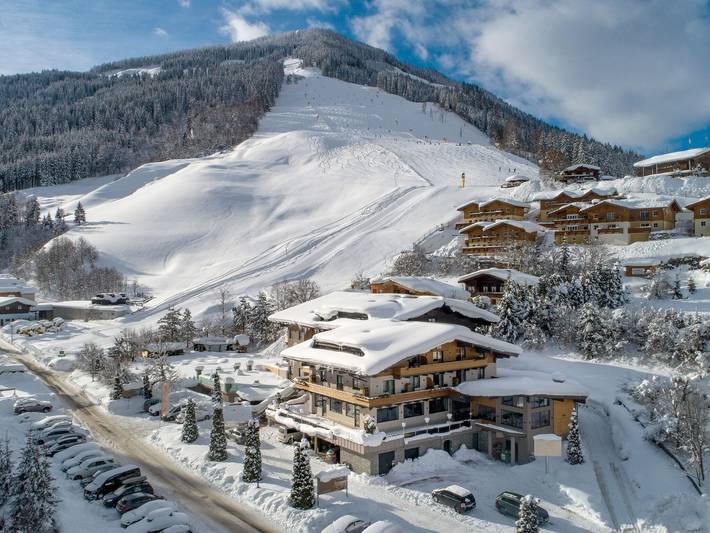 Ferienwohnung für 4 Personen, mit Balkon/Terrasse und Whirlpool sowie Pool und Sauna in Saalbach