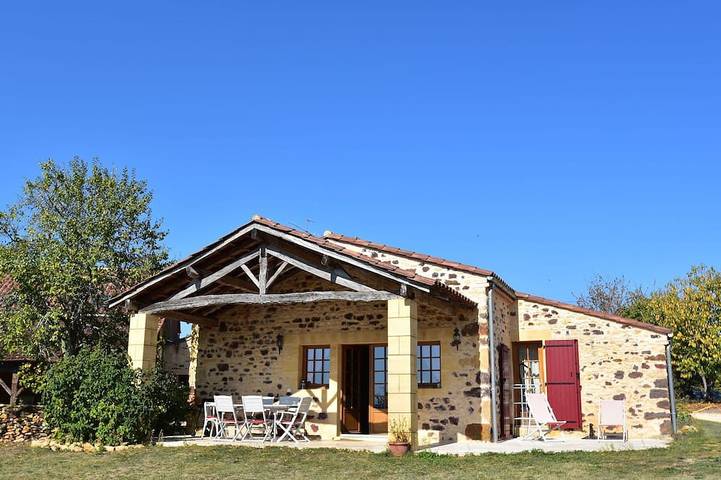 Location de vacances pour 6 personnes, avec Terrasse ainsi que Jardin et Piscine à Montferrand-du-Périgord