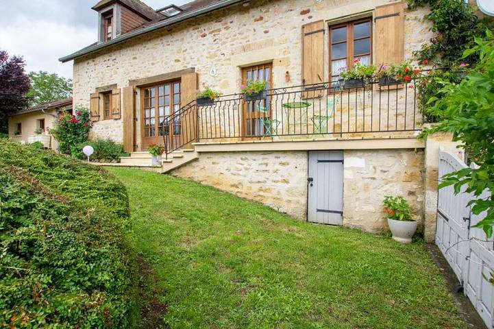 Gîte pour 6 personnes, avec jardin à Cherveix-Cubas
