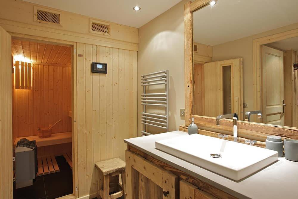 Cozy chalet near slopes with parking in Courchevel 1850, Saint-Bon-Tarentaise