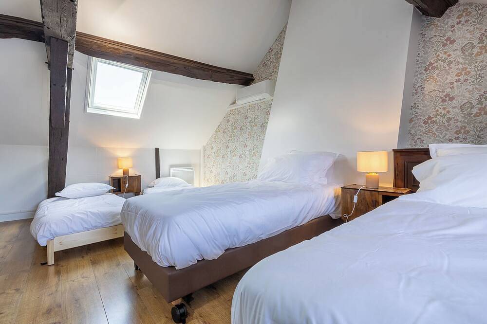 Charming renovated air-conditioned cottage, historic center of Moret-sur-Loing in Moret-sur-Loing, Sena y Marne