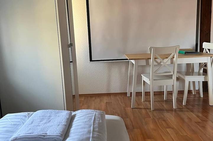 Ganze Wohnung, Zweibettzimmer im historischen Fachwerkhaus in Rottenburg, Neckar-Alb