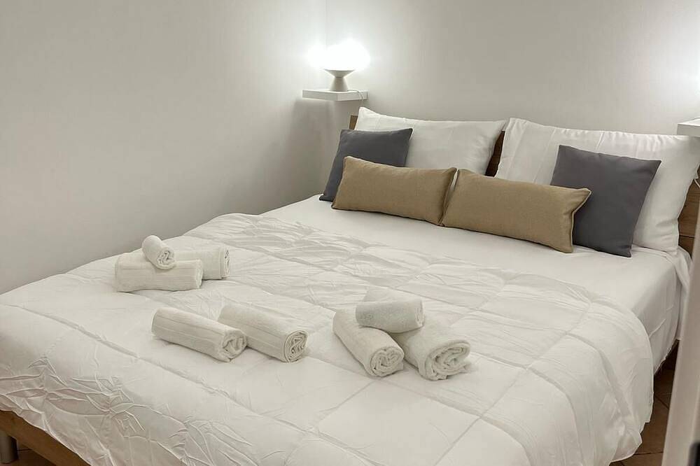 New and central B&B, near Falcone and Borsellino Airport, 5 minutes from the sea in Cinisi, Palermo Province