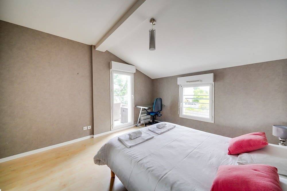 Entire apartment, Nice apartment Mérignac with terrace and parking in Mérignac, Bordeaux region
