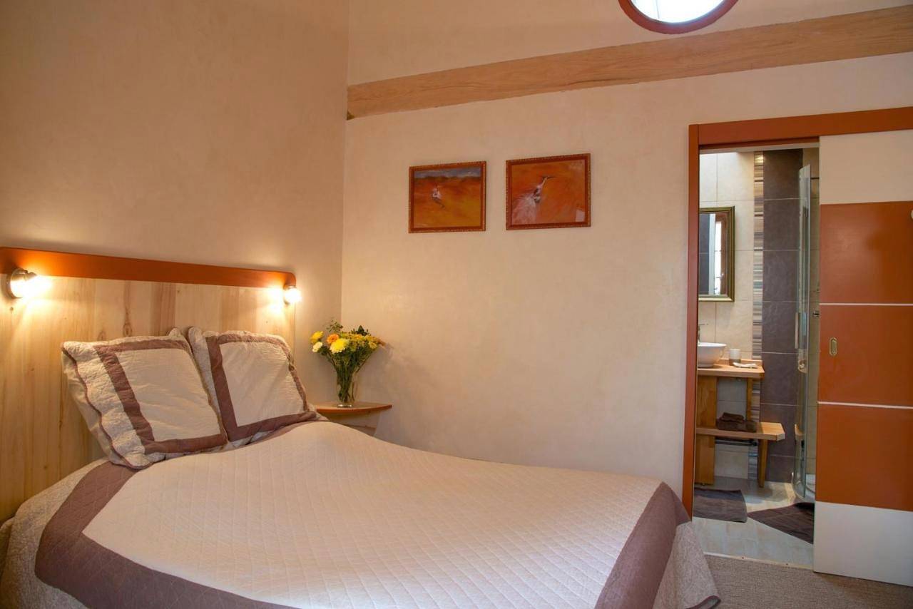 Le Petit Saint-Julien in Saint-Julien-les-Villas, Aube