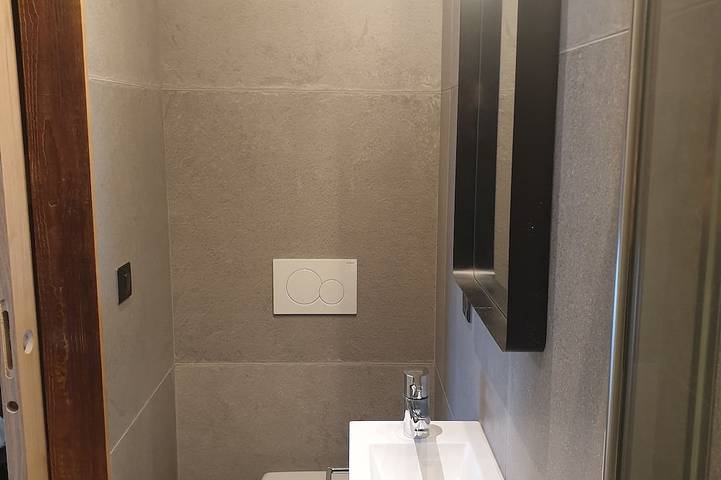 Ganze Wohnung, 4 person flat at the foot of the slopes and 6 minutes walk from the town centre in Bellentre, La Plagne-Tarentaise