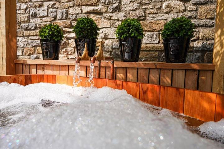 Holiday rental for 2 people, with Balcony and Hot tub as well as Terrace and Garden in Winster