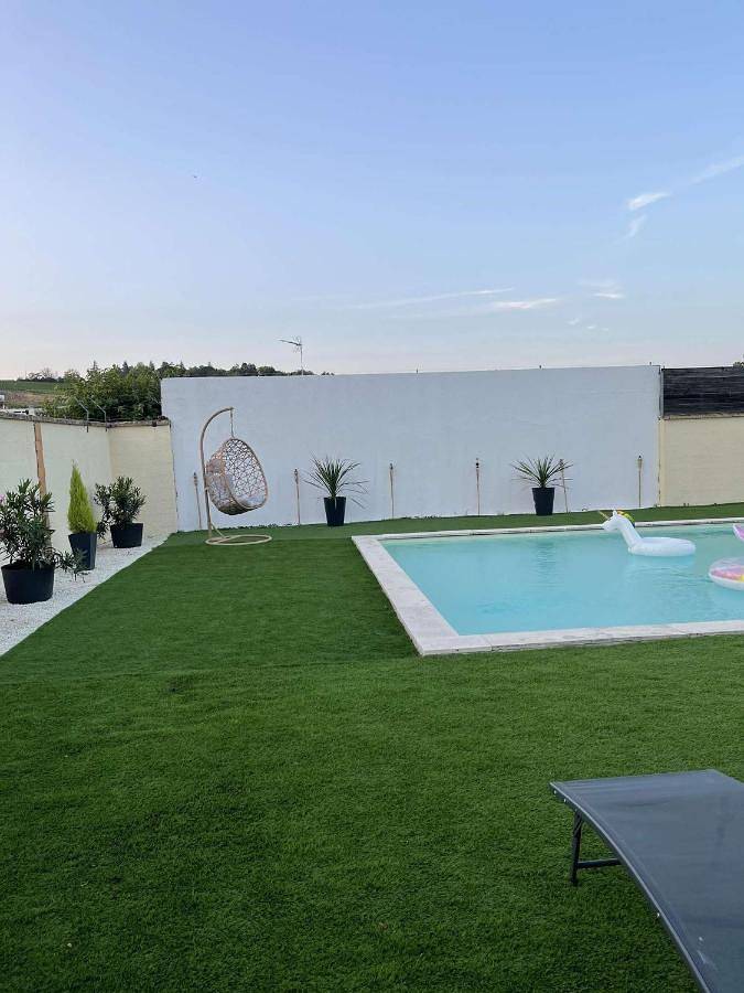 Location de vacances pour 4 personnes, avec Jacuzzi et Terrasse ainsi que Jardin et Piscine à Castillon-la-Bataille