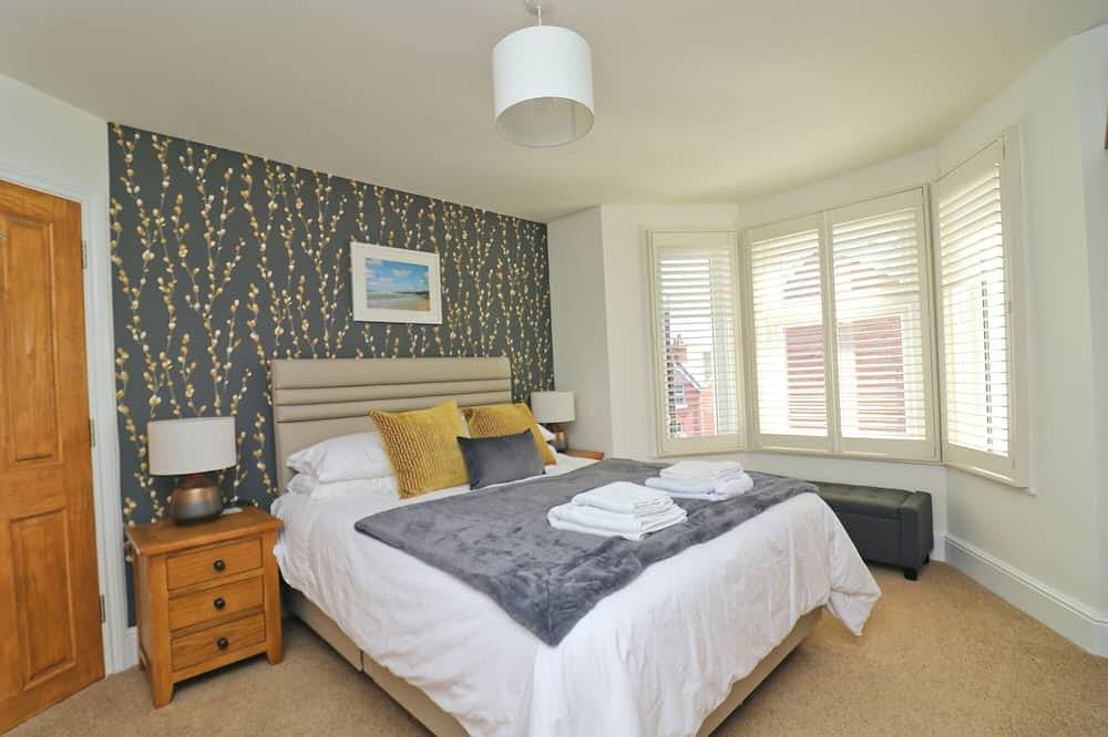 Spacious townhouse close to Padstow harbour. in Padstow, Cornwall