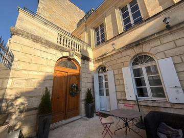 Villa pour 12 personnes, avec balcon ainsi que vue et piscine à Bordeaux