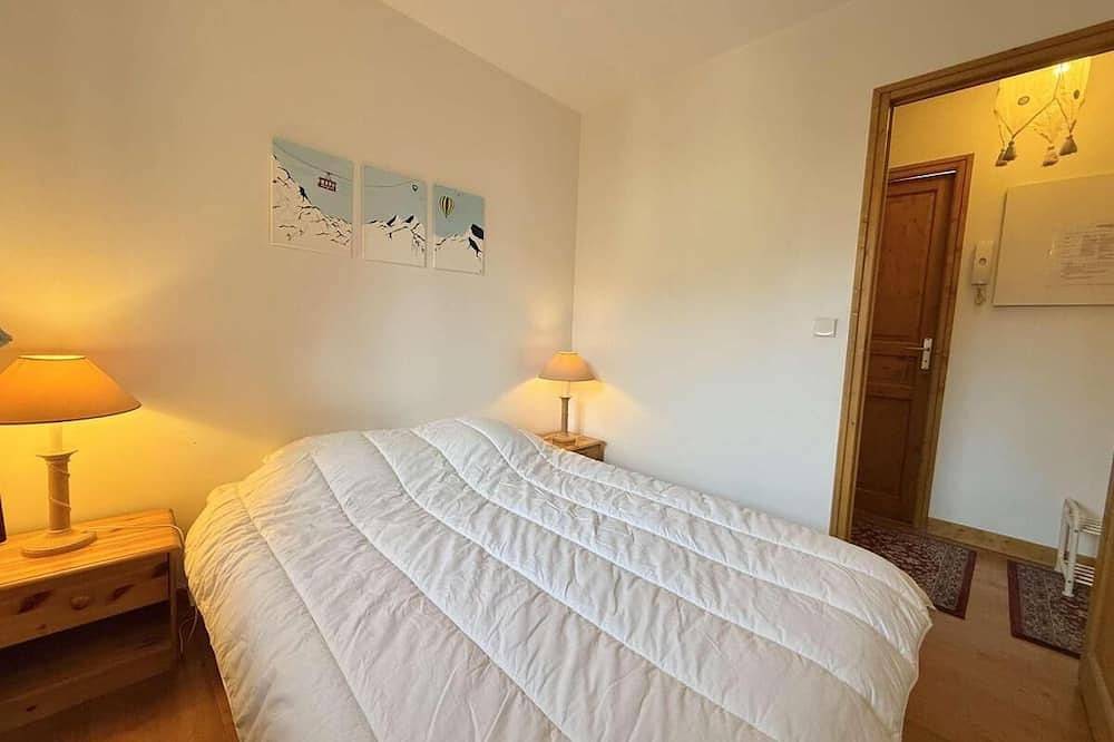 Appartement entier, 10m du centre station, 1er étage, balcon, parking, télévision, casier à ski, 50m², Praz sur Arly in Praz-sur-Arly, Pays du Mont-Blanc
