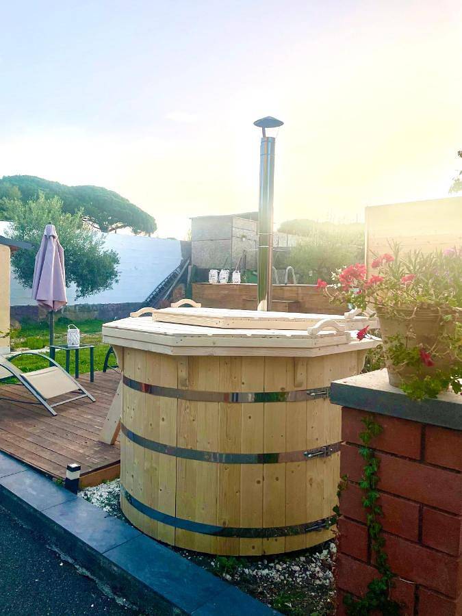 Chalet per 4 persone, con giardino e panorama nonché piscina, con animali domestici in Nicolosi