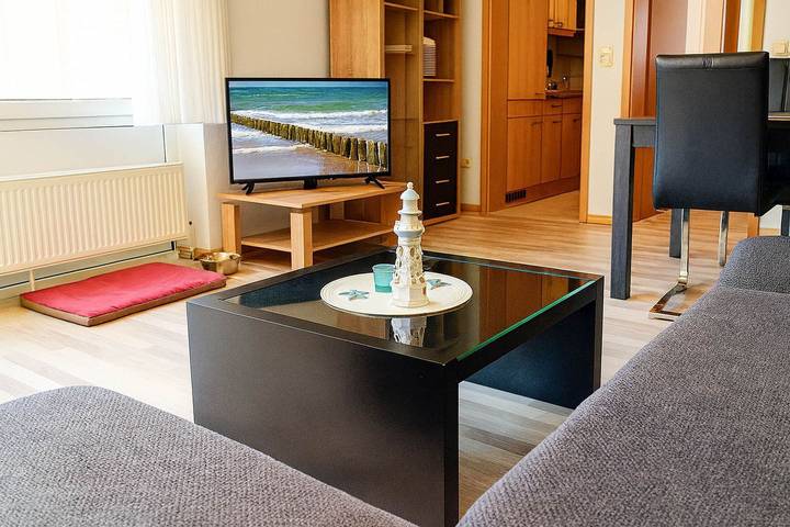 Ganze Wohnung, Ebenerdige Ferienwohnung mit überdachter Terrasse nahe Strand in Horumersiel in Horumersiel, Wangerland