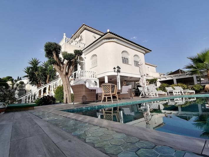 Villa for 6 people, with balcony and garden - 1