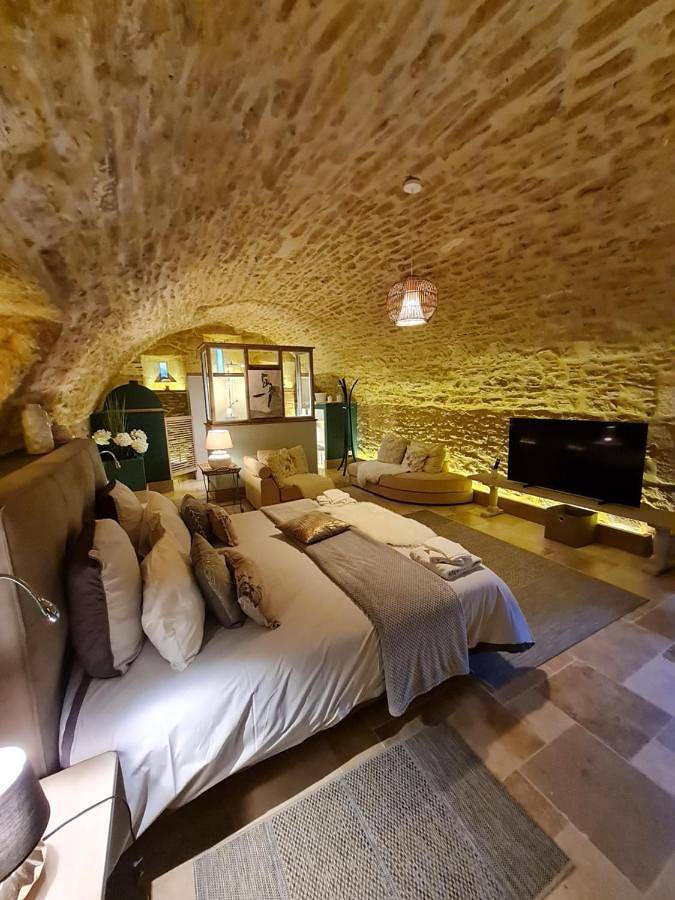Superior King Room in Sainte-Nathalène, Périgord Noir