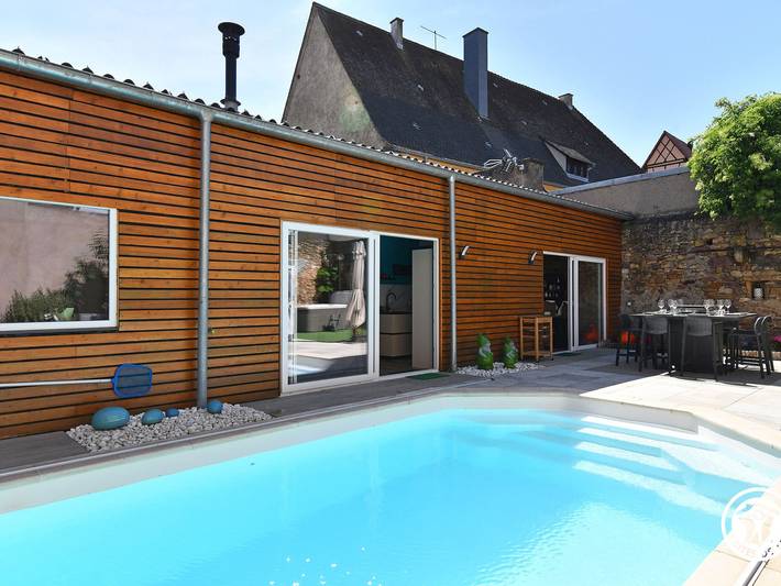 Gîte pour 4 personnes, avec Jacuzzi et Terrasse ainsi que Jardin et Piscine