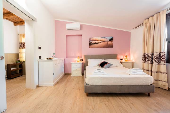 Rum för 2 Personer, med trädgård på Sardinien