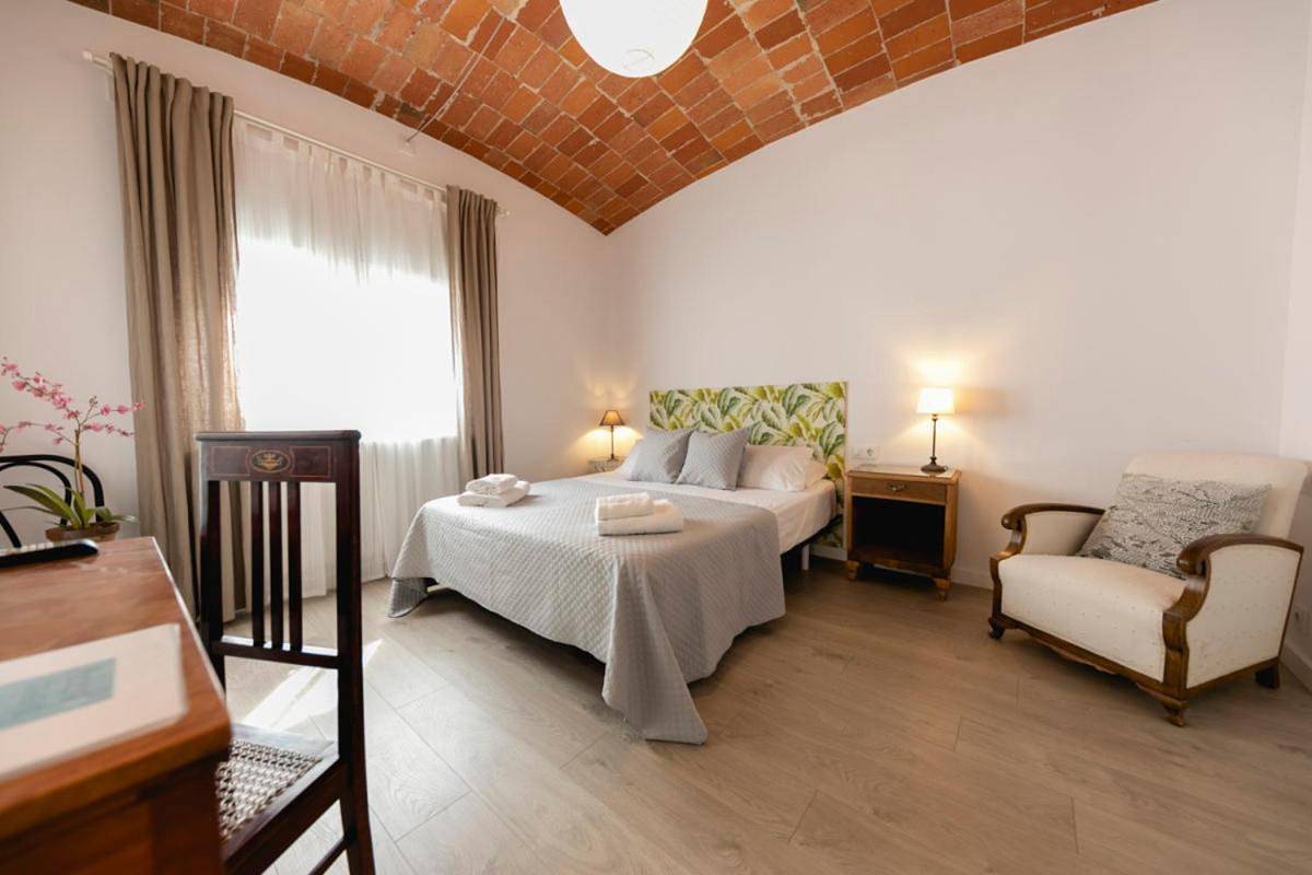 Newly renovated room w Pool & Bikeparking in Gerona, Gironés