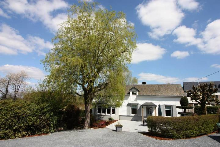 Location de vacances pour 8 personnes, avec vue et jardin, adapté aux familles dans Corbion - 3