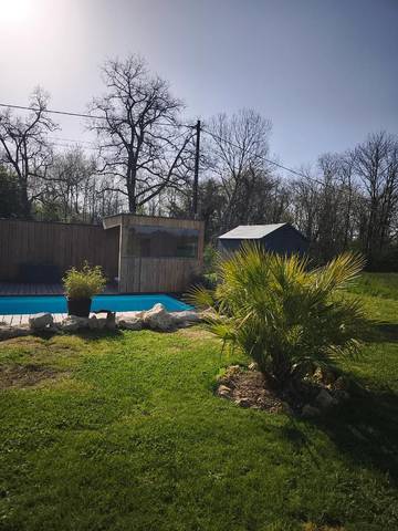 Gîte pour 4 personnes, avec jardin ainsi que piscine et terrasse à Saint-Jean-d'Eyraud