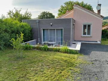 Gîte pour 5 personnes, avec jardin à Unieux