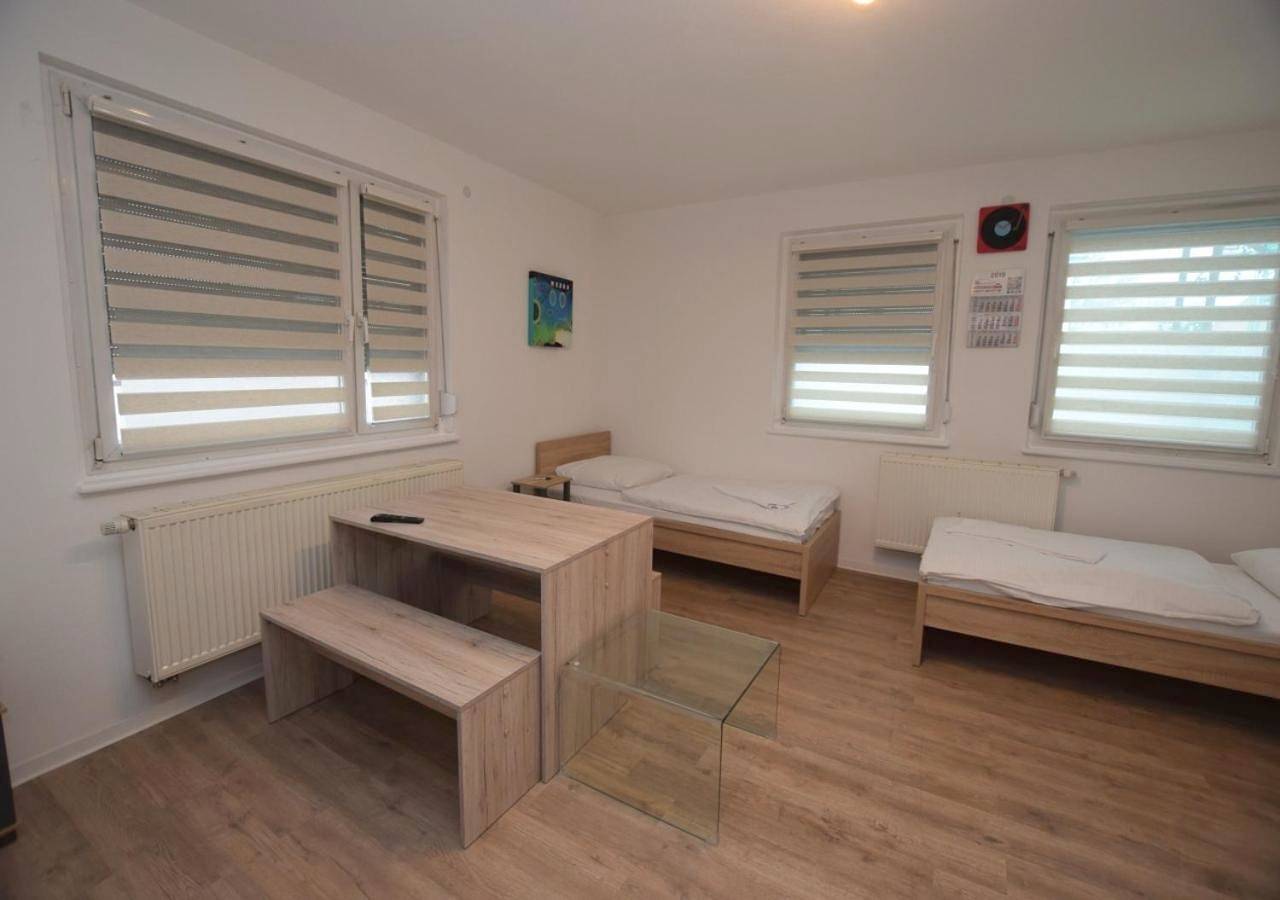 Single Room with Shared Bathroom in Möhringen, Stuttgart