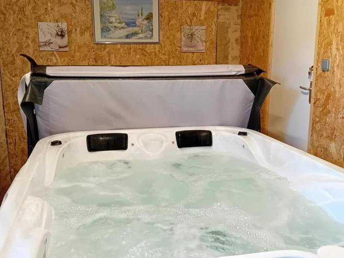 Gîte pour 2 personnes, avec jardin ainsi que terrasse et jacuzzi dans Les Coteaux Périgourdins - 3
