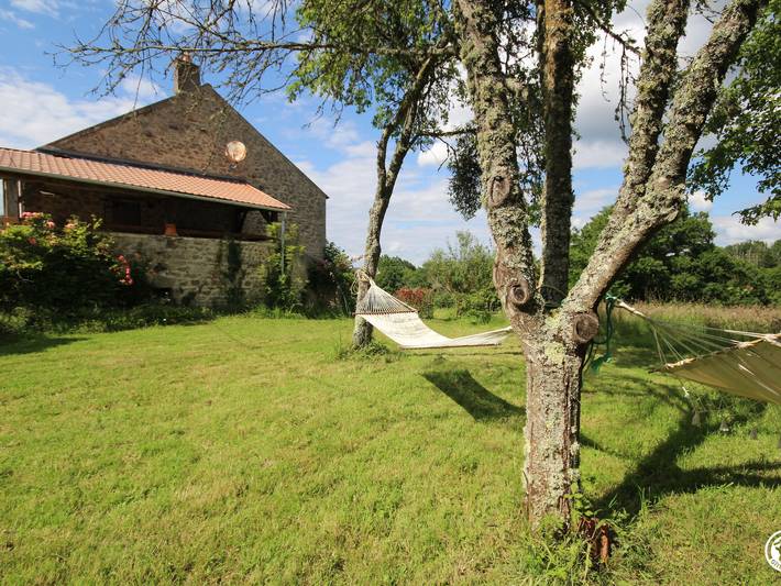 Landhaus mit Terrasse und Spielen im Morvan in Saint-Martin-du-Puy, Naturpark Morvan