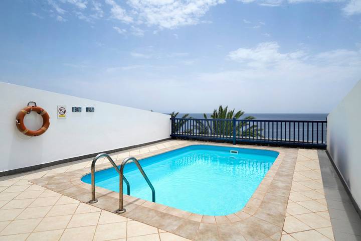 Villa 'Ajaches 23' mit Meerblick, beheiztem Pool, Balkon, Klimaanlage und Wlan in Puerto Calero, Yaiza