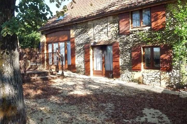 Location de vacances pour 8 personnes, avec Terrasse et Jardin à Fajoles