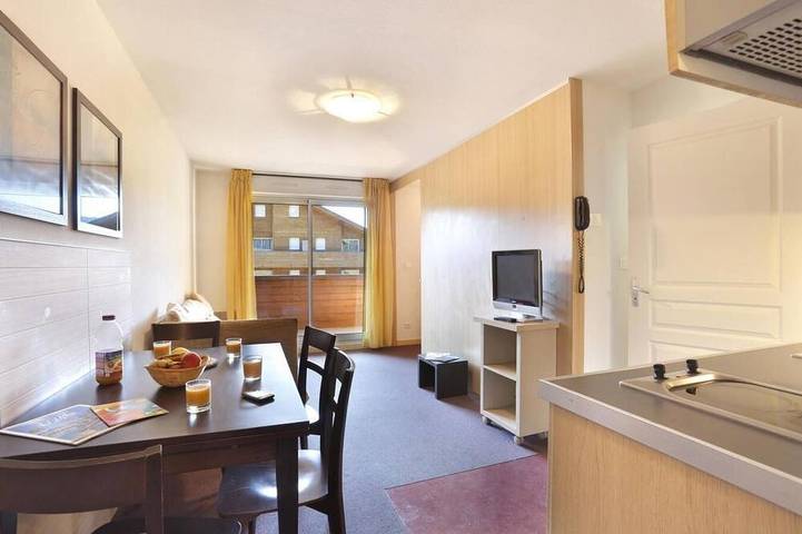 Chalet pour 8 personnes, avec piscine et balcon, animaux acceptés à Allos