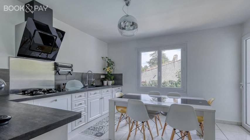 Location de vacances pour 6 personnes, avec Balcon et Terrasse ainsi que Jardin et Vue à Nans-les-Pins - 2