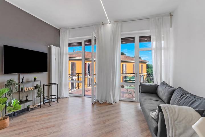 Appartement entier, Specchio Di Cielo: Apartment with Terrace and Ac Arona Center in Arona (Lago Maggiore), Commune de Arona