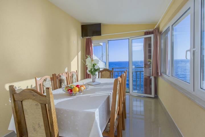 Ferieleilighet for 10 personer, med balkong / terrasse i Primosten