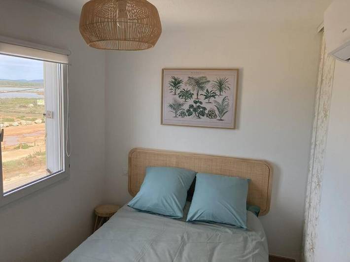 Gîte pour 6 personnes, avec vue et jardin ainsi que piscine et vue sur le lac dans Plage des Aresquiers - 4