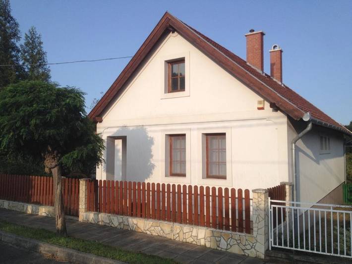 Location de vacances pour 6 personnes, avec piscine ainsi que jardin et jacuzzi à Szigliget - 3