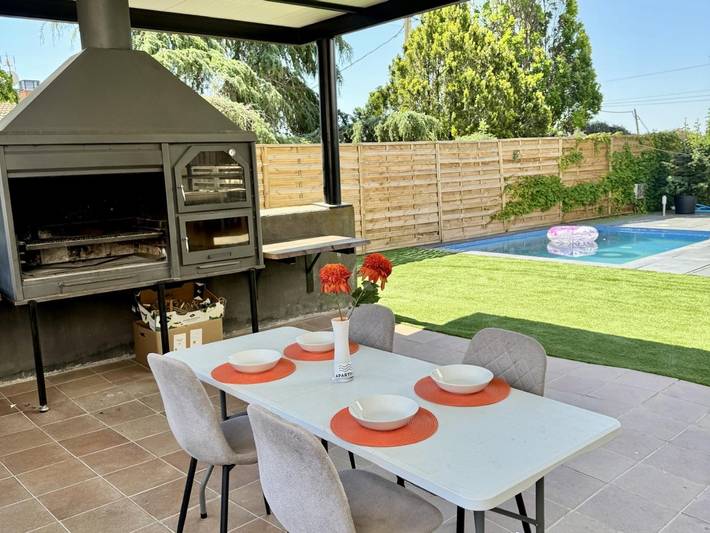 Chalet para 8 personas, con terraza además de jardín y jacuzzi en Provincia de Tarragona