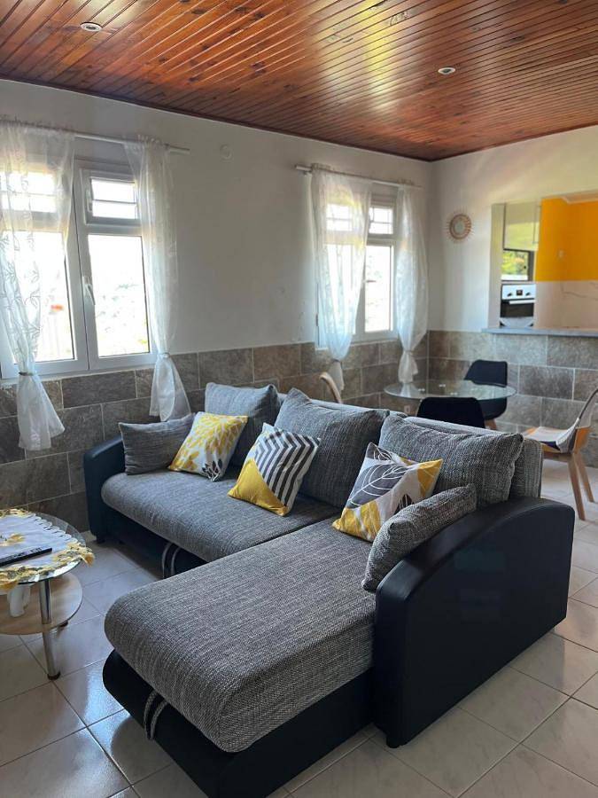 Gîte pour 3 personnes, avec piscine et terrasse à Saint-Esprit (homonymie) - 4