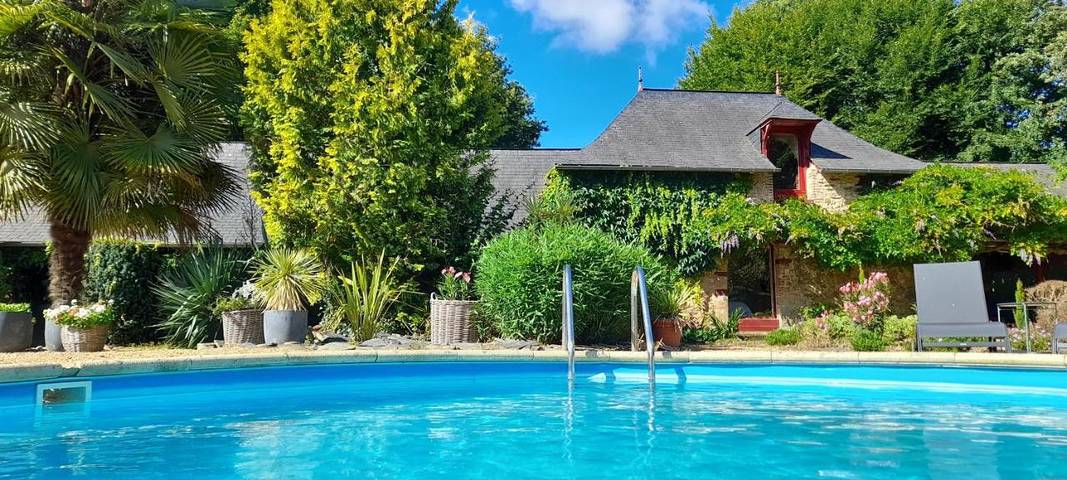 Maison d’hôte pour 2 personnes, avec Jacuzzi et Terrasse ainsi que Jardin et Piscine