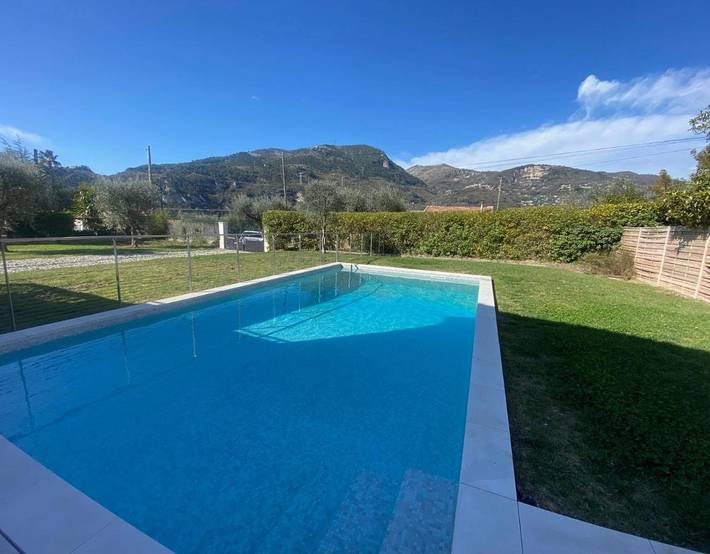 Location de vacances pour 10 personnes, avec vue et bassin pour enfant ainsi que jardin et piscine, adapté aux familles à Saint-Martin-du-Var - 3