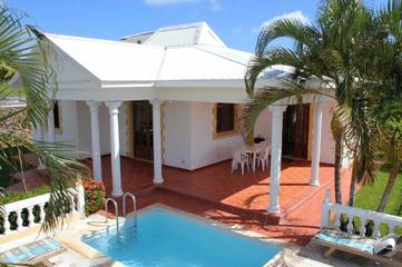 Cottage pour 4 personnes, avec jardin ainsi que terrasse et piscine dans Plage du Grand Macabou