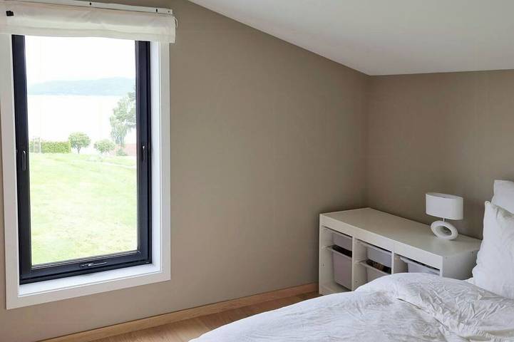 Ferienhaus am Fjord mit Dachterrasse auf Randøy in Hjelmeland