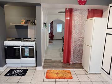 Dom dla 8 osoby w Redbridge (ujednoznacznienie), Londyn, Zdjęcie 3