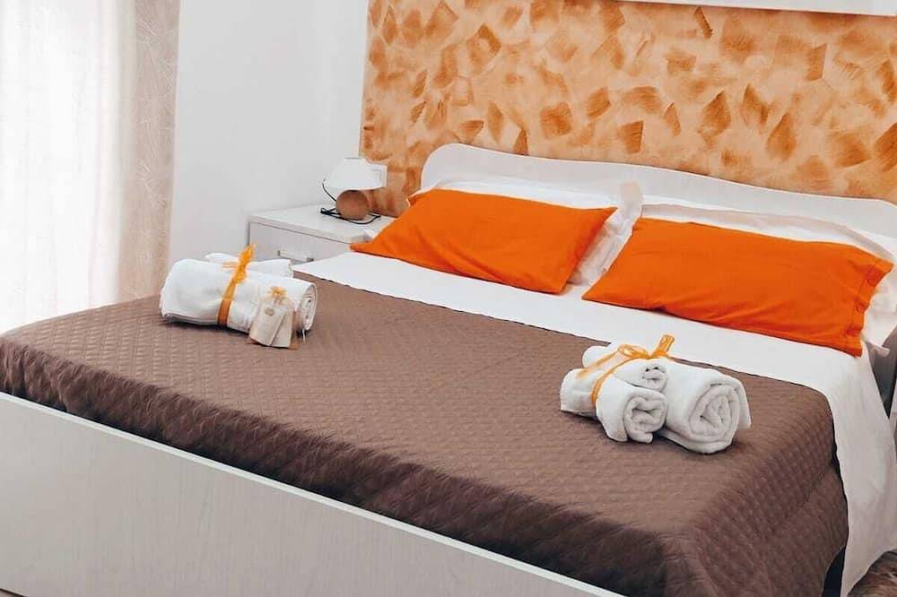 Rome Suite. Within walking distance of the sea, and the heart of beautiful Cefalù.  in Cefalù, Cefalù (Gemeente)