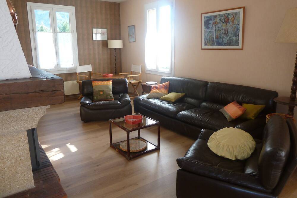 Apartamento entero, Bel Appartement Rénové Dans Chalet, Très Spacieux 120 m2, Confortable ,convivial in Villars-Colmars, Región de Castellane